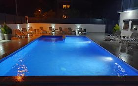 Viktor Rooms And Apartments